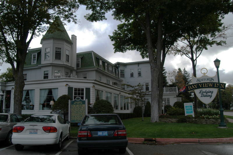 Staffords Bay View Inn (Motel Roselawn) - 2003 Photo From Me (newer photo)